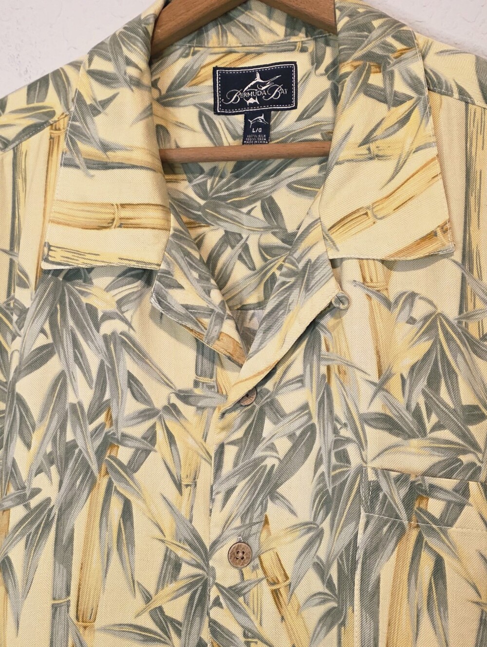 Bermuda Bay Hawaiian Shirt 100% Silk Bamboo Yellow Resort Beach Men's Large